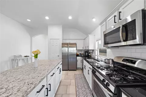 Kitchen - 21411 Gable Meadows Ln, Spring, TX 77379 photo 2 of 4