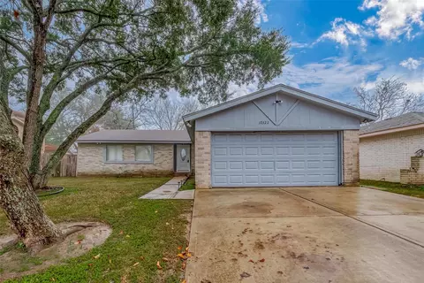 10322 Clarktower Ln, Sugar Land, TX 77498