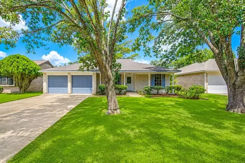 15107 Mcconn St, Webster, TX 77598