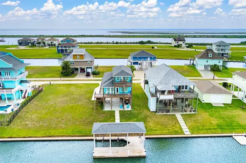 1900 Laguna Harbor Cove Blvd, Port Bolivar, TX 77650