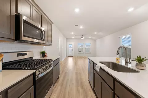 918 Kickapoo Ln, College Station, TX 77845