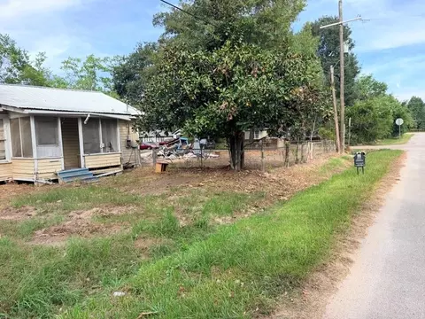 611 E Dallas St, Cleveland, TX 77327