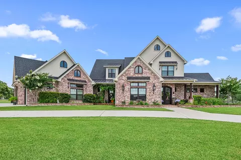 304 Champions Ct, El Campo, TX 77437