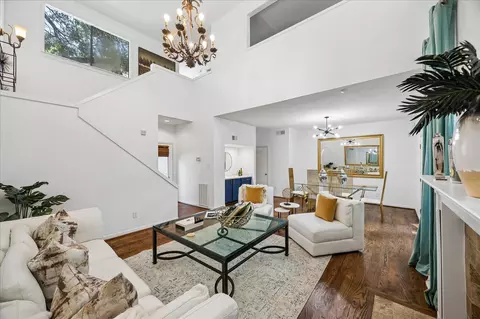2555 Bering Dr #1, Houston, TX 77057