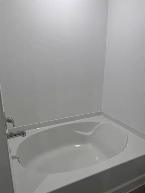 Bath - 5414 Balerna St, Spring, TX 77373 photo 2 of 5