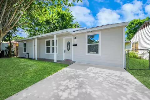 4914 Angleton St, Houston, TX 77033
