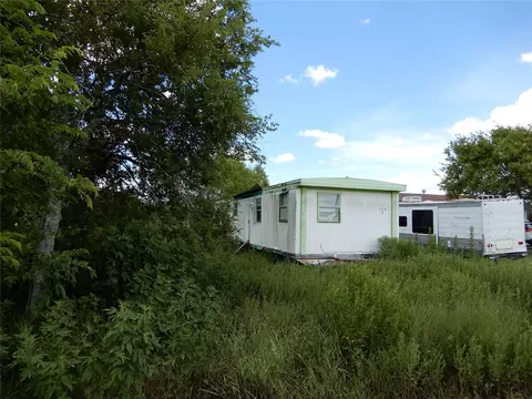 563 Fairway Dr, Angleton, TX 77515