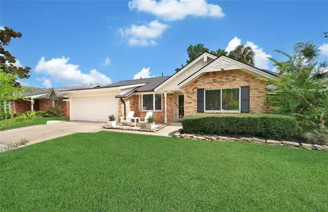 1042 Chamboard Ln, Houston, TX 77018