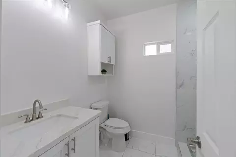 Bath - 23232 Val Verde, Edinburg, TX 78542 photo 1 of 3