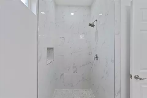 Bath - 23232 Val Verde, Edinburg, TX 78542 photo 2 of 3