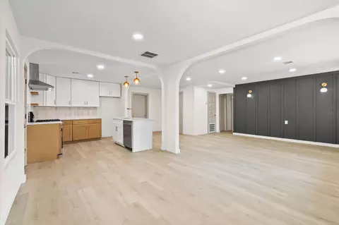 6527 Beekman Rd, Houston, TX 77021