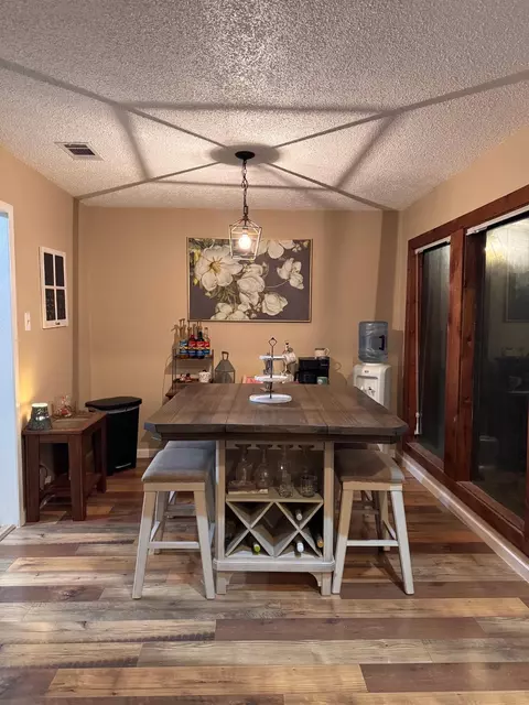 Dining - 75 Coral Gables, Trinity, TX 75862 photo 1 of 1