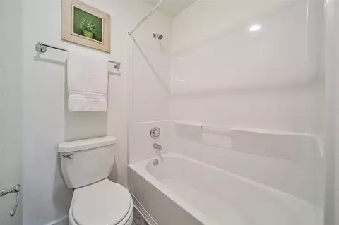 Bath - 21155 Gosling Rd #15 C-D, Spring, TX 77388 photo 5 of 5