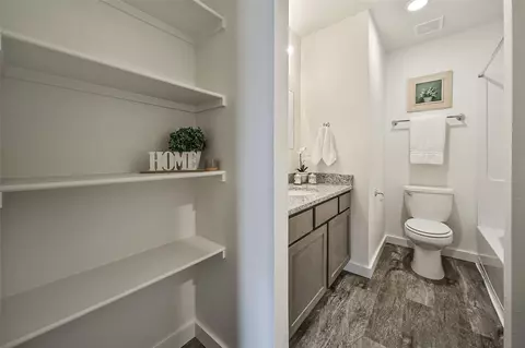 Bath - 21155 Gosling Rd #15 C-D, Spring, TX 77388 photo 3 of 5