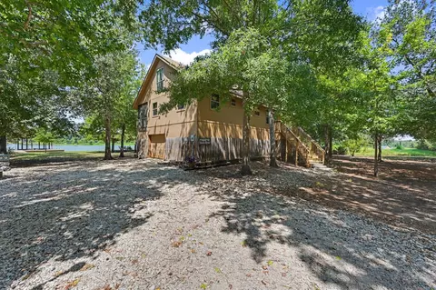 99 Lake View Dr, Huntsville, TX 77320