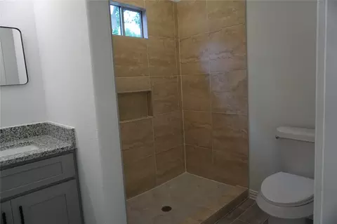 Bath - 11538 Persimmon St, Willis, TX 77318 photo 3 of 4