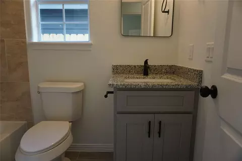 Bath - 11538 Persimmon St, Willis, TX 77318 photo 2 of 4