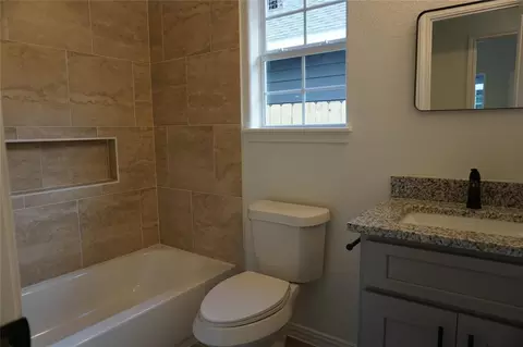 Bath - 11538 Persimmon St, Willis, TX 77318 photo 1 of 4