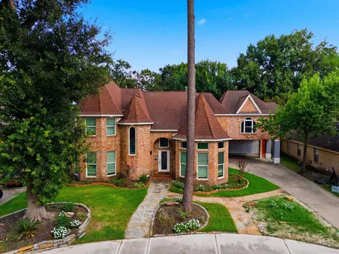 6915 Pebble Beach Dr, Houston, TX 77069
