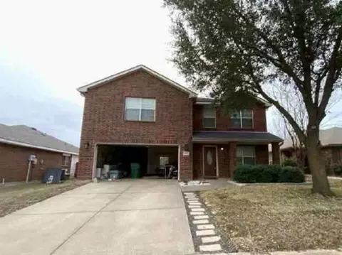 2048 Club Oak Dr, Forney, TX 75126