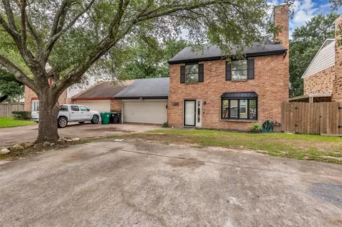 9207 Barr Cir, Houston, TX 77080