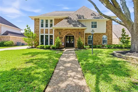 1705 Country Club Blvd, Sugar Land, TX 77478