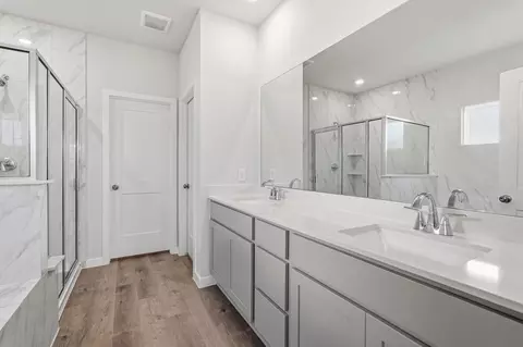Bath - 29006 Fig Vine Dr, Waller, TX 77484 photo 2 of 4