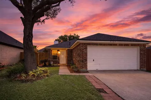 4705 Meadowood Dr, Baytown, TX 77521