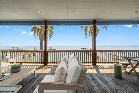 427 2nd St, San Leon, TX 77539