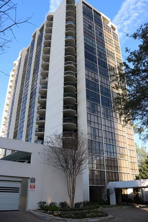 5001 Woodway Dr #104, Houston, TX 77056