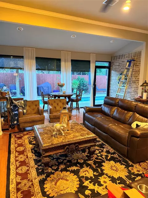 1607 S Primavera Dr, Pearland, TX 77581