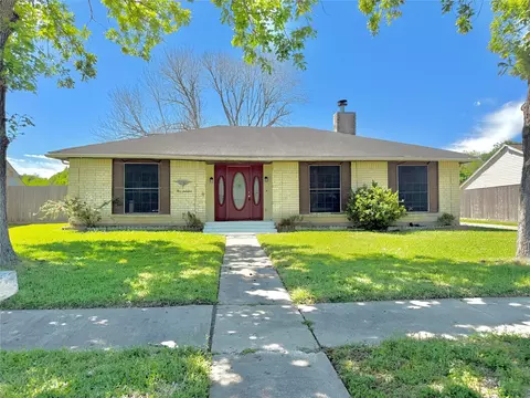 514 W Castle Harbour Dr, Friendswood, TX 77546