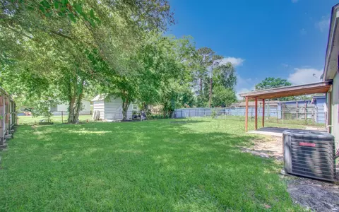 Exterior - 2802 Windsor Ln, Pasadena, TX 77506 photo 5 of 6