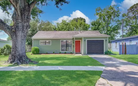 2802 Windsor Ln, Pasadena, TX 77506