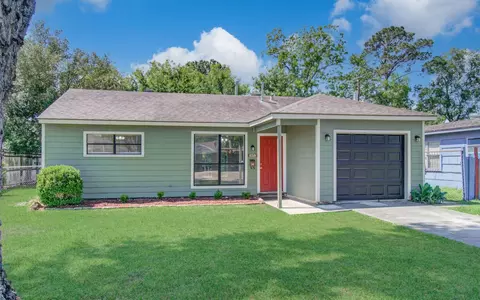 Exterior - 2802 Windsor Ln, Pasadena, TX 77506 photo 3 of 6