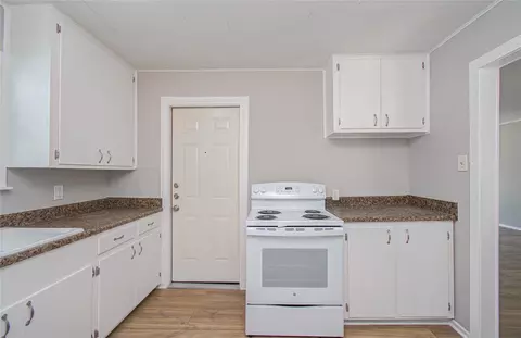 Kitchen - 2802 Windsor Ln, Pasadena, TX 77506 photo 3 of 3
