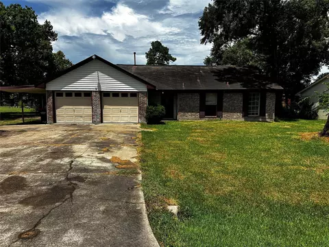 205 Honeysuckle Dr, Baytown, TX 77520
