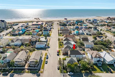 2205 30th St, Galveston, TX 77550
