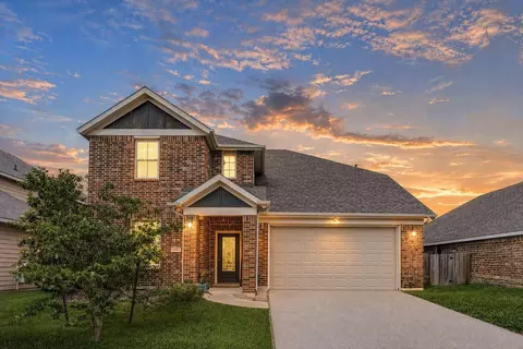 6614 Hunters Way Ln, Baytown, TX 77521