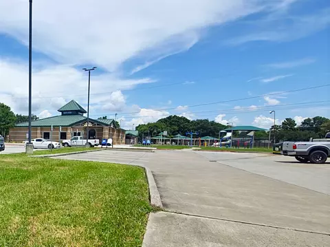 1003 W Hart Ave, Pasadena, TX 77506