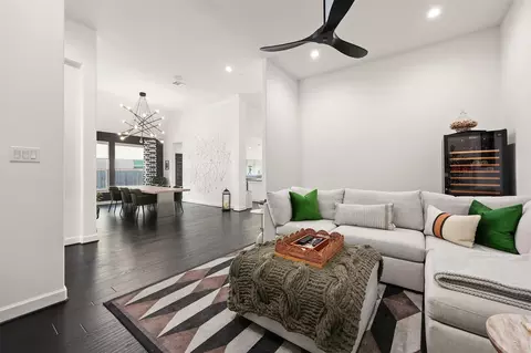 Living - 5515 Elden Trl, Pasadena, TX 77505 photo 2 of 3