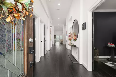 Entry Way - 5515 Elden Trl, Pasadena, TX 77505 photo 1 of 3