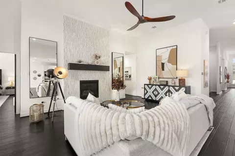 Living - 5515 Elden Trl, Pasadena, TX 77505 photo 3 of 3