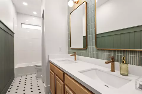 Bath - 5515 Elden Trl, Pasadena, TX 77505 photo 1 of 6