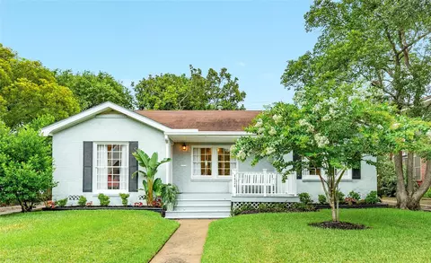 4824 Crockett Blvd, Galveston, TX 77551