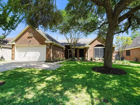 2711 N Peach Hollow Cir, Pearland, TX 77584