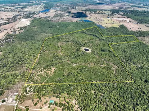 1 Murray Ln, Huntsville, TX 77320
