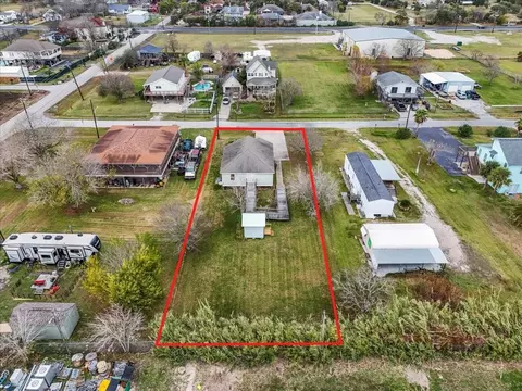 2331 Rue De Lafitte Dr, San Leon, TX 77539