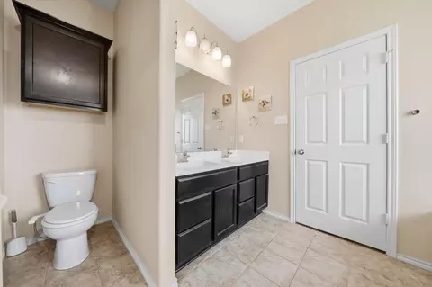 Bath - 2729 Skinner Dr, Lorena, TX 76655 photo 3 of 3