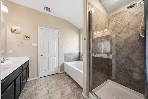 Bath - 2729 Skinner Dr, Lorena, TX 76655 photo 2 of 3